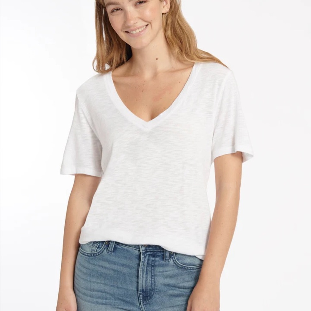 Splendid Everly Slub V-Neck Tee in Small